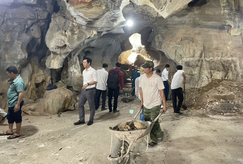 Di tích quốc gia động Hồ Công bị xâm hại, nhiều pho tượng được đưa vào thờ cúng trái phép - Ảnh 1. Di tích quốc gia động Hồ Công bị xâm hại, nhiều pho tượng được đưa vào thờ cúng trái phép - Ảnh 1.