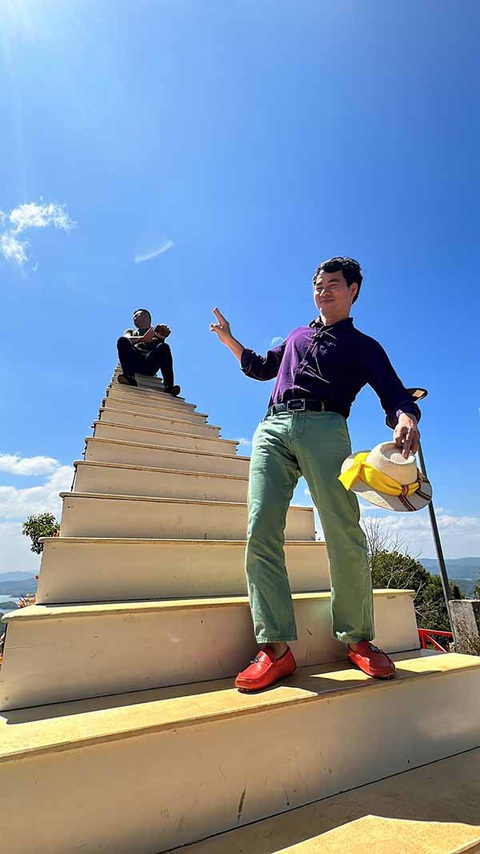 Ảnh vui sao Việt 16-3: Bố con Ông Cao Thắng trốn Đông Nhi đi bơi - Ảnh 3. Ảnh vui sao Việt 16-3: Bố con Ông Cao Thắng trốn Đông Nhi đi bơi - Ảnh 3.