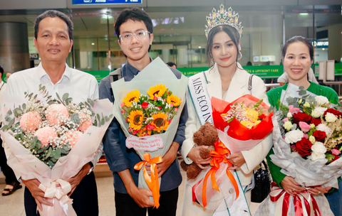 Hồng Ánh, Hứa Vĩ Văn, ca sĩ Phi Hùng đầy xúc cảm khi Về nhà - Ảnh 6. Hồng Ánh, Hứa Vĩ Văn, ca sĩ Phi Hùng đầy xúc cảm khi Về nhà - Ảnh 6.
