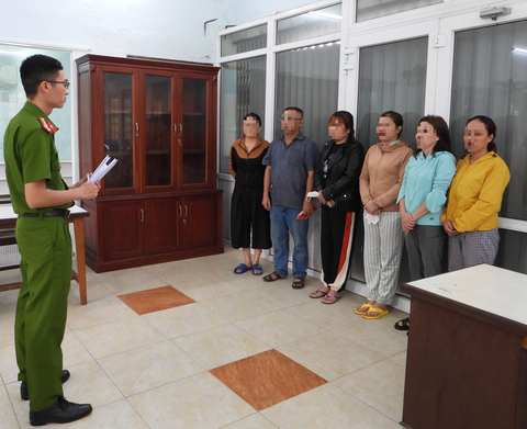 Bắt quả tang đường dây số đề liên tỉnh do ‘quý bà’ cầm đầu - Ảnh 1. Bắt quả tang đường dây số đề liên tỉnh do ‘quý bà’ cầm đầu - Ảnh 1.