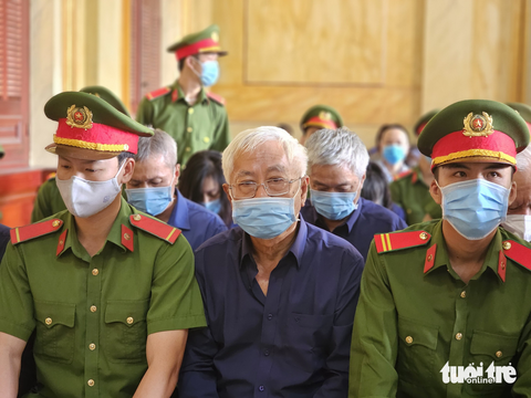 Gây thất thoát 5.518 tỉ đồng cho DAB, ông Trần Phương Bình lãnh thêm 20 năm tù - Ảnh 1. Gây thất thoát 5.518 tỉ đồng cho DAB, ông Trần Phương Bình lãnh thêm 20 năm tù - Ảnh 1.