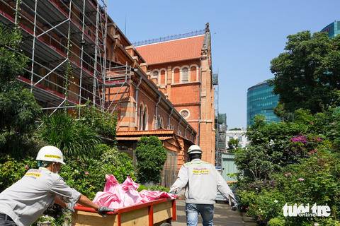 Công trình đại trùng tu nhà thờ Đức Bà khi nào hoàn thành? - Ảnh 5. Công trình đại trùng tu nhà thờ Đức Bà khi nào hoàn thành? - Ảnh 5.