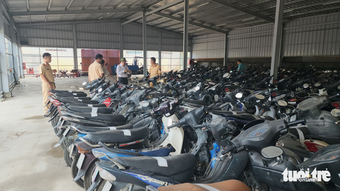 Xe vi phạm chất đống đầy kho bãi ở Hóc Môn - Ảnh 6. Xe vi phạm chất đống đầy kho bãi ở Hóc Môn - Ảnh 6.