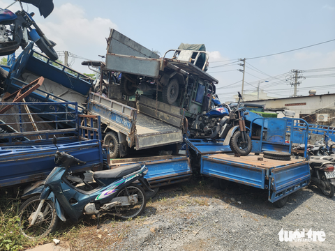 Xe vi phạm chất đống đầy kho bãi ở Hóc Môn - Ảnh 8. Xe vi phạm chất đống đầy kho bãi ở Hóc Môn - Ảnh 8.
