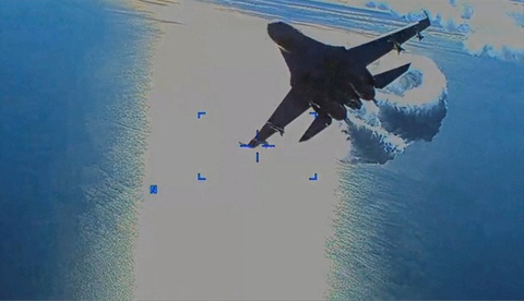 Quan chức Mỹ nói Nga vớt được mảnh vỡ máy bay MQ-9 Reaper ở Biển Đen - Ảnh 1. Quan chức Mỹ nói Nga vớt được mảnh vỡ máy bay MQ-9 Reaper ở Biển Đen - Ảnh 1.