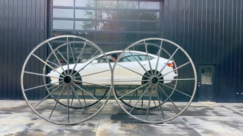 Sửng sốt trước xe Tesla Model 3 độ lộn ngược với bánh khổng lồ cao 3m, bất chấp mọi địa hình - Ảnh 2. Sửng sốt trước xe Tesla Model 3 độ lộn ngược với bánh khổng lồ cao 3m, bất chấp mọi địa hình - Ảnh 2.