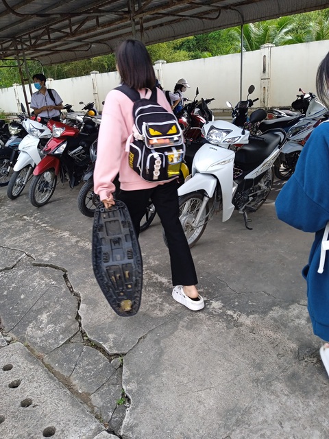 Ảnh vui 18-3: Đố bạn tìm được lỗi sai trong 10 giây - Ảnh 2. Ảnh vui 18-3: Đố bạn tìm được lỗi sai trong 10 giây - Ảnh 2.