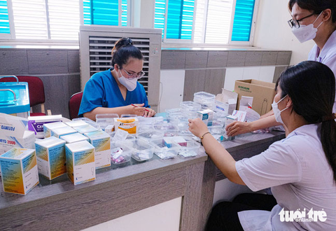 Bỏ ‘giá trần’ trong đấu thầu thuốc tại cơ sở y tế công lập - Ảnh 1. Bỏ ‘giá trần’ trong đấu thầu thuốc tại cơ sở y tế công lập - Ảnh 1.