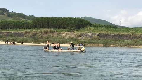 Người đàn ông đi ô tô mất tích hơn 3 tháng: Tìm thấy ô tô vùi dưới sông Trà Khúc - Ảnh 1. Người đàn ông đi ô tô mất tích hơn 3 tháng: Tìm thấy ô tô vùi dưới sông Trà Khúc - Ảnh 1.