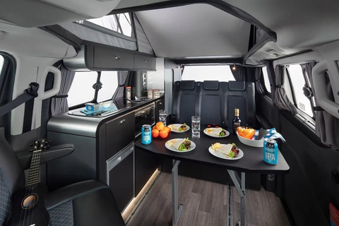 Cách biến Ford Transit thành nhà di động với không gian như phòng nghỉ mini - Ảnh 4. Cách biến Ford Transit thành nhà di động với không gian như phòng nghỉ mini - Ảnh 4.