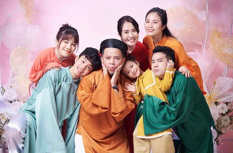 Ảnh vui sao Việt 19-3: Hoài Linh bận rộn chạy show - Ảnh 6. Ảnh vui sao Việt 19-3: Hoài Linh bận rộn chạy show - Ảnh 6.