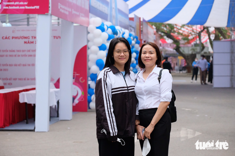 Thứ trưởng Bộ GD-ĐT: Ngày hội tư vấn tuyển sinh của Tuổi Trẻ đã đồng hành cùng các học sinh - Ảnh 2. Thứ trưởng Bộ GD-ĐT: Ngày hội tư vấn tuyển sinh của Tuổi Trẻ đã đồng hành cùng các học sinh - Ảnh 2.