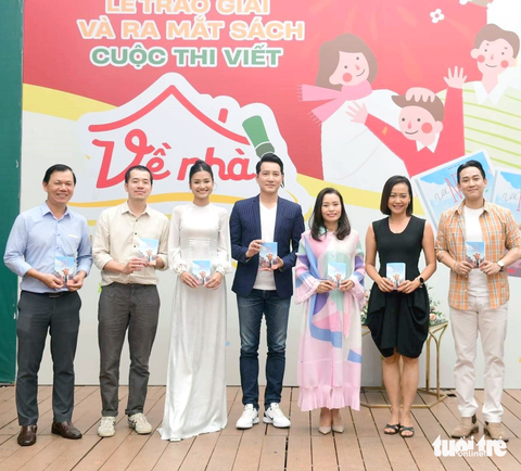 Cha mẹ và con cùng rơi nước mắt khi Về nhà - Ảnh 2. Cha mẹ và con cùng rơi nước mắt khi Về nhà - Ảnh 2.