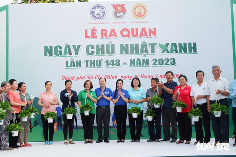 Hơn 1.000 bạn trẻ làm sạch Rạch Lăng 2 ngày Chủ nhật xanh - Ảnh 3. Hơn 1.000 bạn trẻ làm sạch Rạch Lăng 2 ngày Chủ nhật xanh - Ảnh 3.