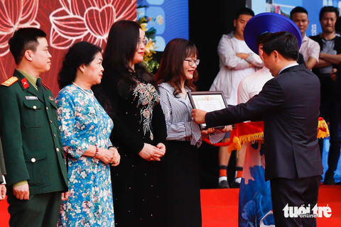 Bế mạc Hội báo toàn quốc 2023: Báo Tuổi Trẻ giành giải B Bìa báo Tết ấn tượng - Ảnh 4. Bế mạc Hội báo toàn quốc 2023: Báo Tuổi Trẻ giành giải B Bìa báo Tết ấn tượng - Ảnh 4.