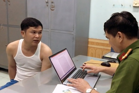 Khởi tố người khống chế cháu bé 4 tuổi để đòi nợ 11 gói thầu - Ảnh 1. Khởi tố người khống chế cháu bé 4 tuổi để đòi nợ 11 gói thầu - Ảnh 1.