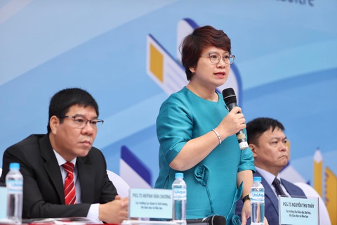 PGS.TS Nguyễn Thu Thủy Vụ trưởng Vụ Giáo dục đại học - Ảnh: NGUYỄN KHÁNH PGS.TS Nguyễn Thu Thủy - vụ trưởng Vụ Giáo dục đại học - trong một chương trình tư vấn tuyển sinh hướng nghiệp do Tuổi Trẻ tổ chức - Ảnh: NGUYỄN KHÁNH