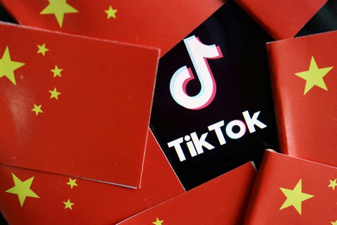 Hiểm nguy từ những video khoe mình trên TikTok - Ảnh 1. Hiểm nguy từ những video khoe mình trên TikTok - Ảnh 1.