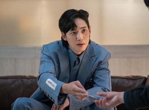 Ngỡ ngàng với xuất thân trâm anh thế phiệt của ác nam phim The Glory - Park Sung Hoon - Ảnh 2. Ngỡ ngàng với xuất thân trâm anh thế phiệt của ác nam phim The Glory - Park Sung Hoon - Ảnh 2.