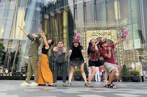 Vợ chồng Vân Trang, Lê Bê La, Ái Châu ‘lầy lội’ khi du lịch Thái Lan - Ảnh 7. Vợ chồng Vân Trang, Lê Bê La, Ái Châu ‘lầy lội’ khi du lịch Thái Lan - Ảnh 7.