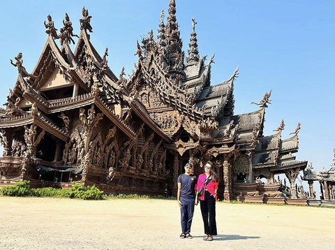 Vợ chồng Vân Trang, Lê Bê La, Ái Châu ‘lầy lội’ khi du lịch Thái Lan - Ảnh 8. Vợ chồng Vân Trang, Lê Bê La, Ái Châu ‘lầy lội’ khi du lịch Thái Lan - Ảnh 8.