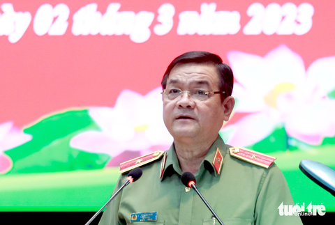 Công an TP.HCM: Đã khởi tố 129 bị can liên quan sai phạm đăng kiểm - Ảnh 1. Thiếu tướng Lê Hồng Nam, giám đốc Công an TP.HCM, phát biểu tại hội nghị các vấn đề, trong đó có các sai phạm liên quan đến đăng kiểm - Ảnh: MINH HÒA