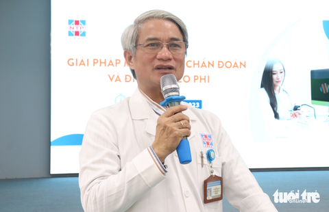 Việt Nam tăng gấp đôi trẻ béo phì, thừa cân trong 10 năm - Ảnh 1. Bác sĩ CKII Võ Đức Chiến - giám đốc Bệnh viện Nguyễn Tri Phương (TP.HCM) - tại buổi hội thảo - Ảnh: X.MAI