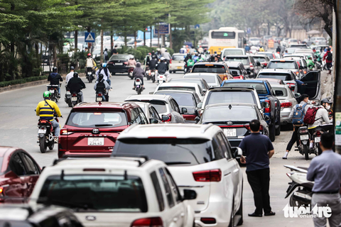Hà Nội: Trung tâm đăng kiểm sáng ra mới báo đóng cửa vì thiếu nhân viên - Ảnh 4. Hà Nội: Trung tâm đăng kiểm sáng ra mới báo đóng cửa vì thiếu nhân viên - Ảnh 4.