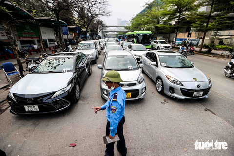 Hà Nội: Trung tâm đăng kiểm sáng ra mới báo đóng cửa vì thiếu nhân viên - Ảnh 6. Hà Nội: Trung tâm đăng kiểm sáng ra mới báo đóng cửa vì thiếu nhân viên - Ảnh 6.