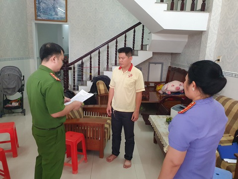 Bắt người làm giám đốc 3 trung tâm đăng kiểm ở Cần Thơ - Ảnh 1. Bắt người làm giám đốc 3 trung tâm đăng kiểm ở Cần Thơ - Ảnh 1.