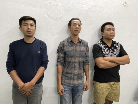 Bánh xe Maybach giá hơn 140 triệu bị tài xế tráo để lấy 7 triệu đồng - Ảnh 1. Bánh xe Maybach giá hơn 140 triệu bị tài xế tráo để lấy 7 triệu đồng - Ảnh 1.