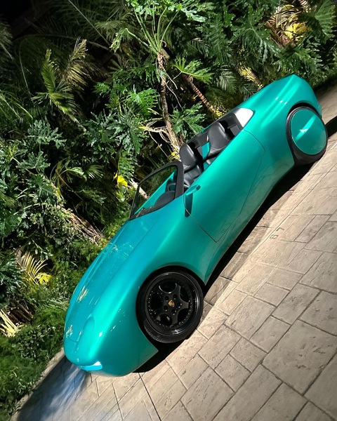 Justin Bieber tậu Porsche lạ sánh đôi cùng Rolls-Royce độ độc nhất thế giới - Ảnh 2. Justin Bieber tậu Porsche lạ sánh đôi cùng Rolls-Royce độ độc nhất thế giới - Ảnh 2.