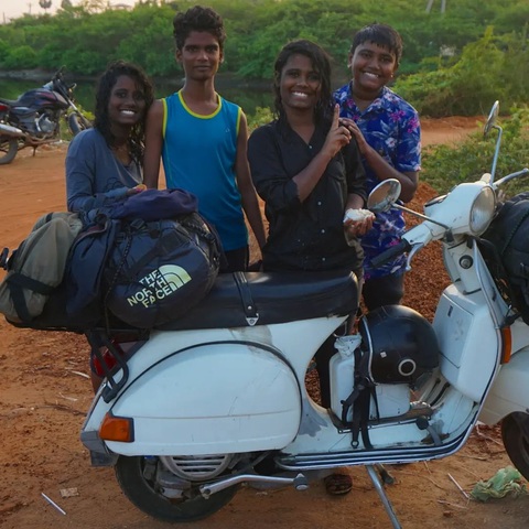 Một mình phượt từ Ý sang Đông Nam Á bằng xe máy Vespa cổ: Chuyến đi trong mơ của dân mê 2 bánh - Ảnh 14. Một mình phượt từ Ý sang Đông Nam Á bằng xe máy Vespa cổ: Chuyến đi trong mơ của dân mê 2 bánh - Ảnh 14.