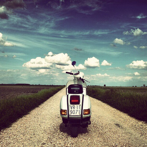 Một mình phượt từ Ý sang Đông Nam Á bằng xe máy Vespa cổ: Chuyến đi trong mơ của dân mê 2 bánh - Ảnh 2. Một mình phượt từ Ý sang Đông Nam Á bằng xe máy Vespa cổ: Chuyến đi trong mơ của dân mê 2 bánh - Ảnh 2.