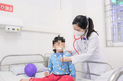 Bé 6 tuổi ăn phải bim bim tẩm thuốc diệt chuột - Ảnh 1. Bé 6 tuổi ăn phải bim bim tẩm thuốc diệt chuột - Ảnh 1.