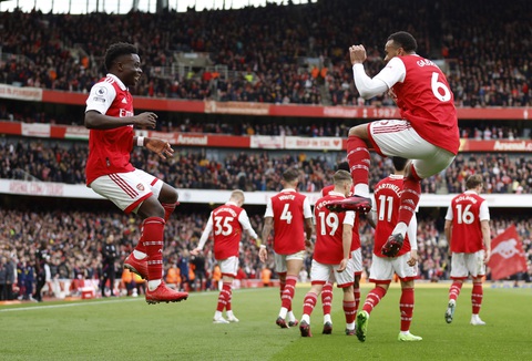 Arsenal tạm hơn Man City 8 điểm - Ảnh 1. Arsenal tạm hơn Man City 8 điểm - Ảnh 1.