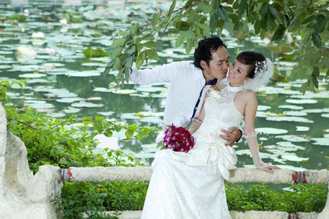 Thu Trang - Tiến Luật re-up loạt ảnh cưới lầy hết nấc nhân Ngày Quốc tế hạnh phúc - Ảnh 1. Thu Trang - Tiến Luật re-up loạt ảnh cưới lầy hết nấc nhân Ngày Quốc tế hạnh phúc - Ảnh 1.