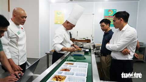 Đặt hàng tự động xóa ác cảm cơm văn phòng - Ảnh 1. Đặt hàng tự động xóa ác cảm cơm văn phòng - Ảnh 1.