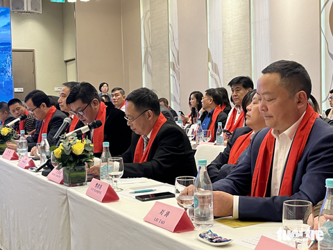 Du khách đi Trung Quốc vẫn phải xét nghiệm COVID-19 - Ảnh 1. Du khách đi Trung Quốc vẫn phải xét nghiệm COVID-19 - Ảnh 1.