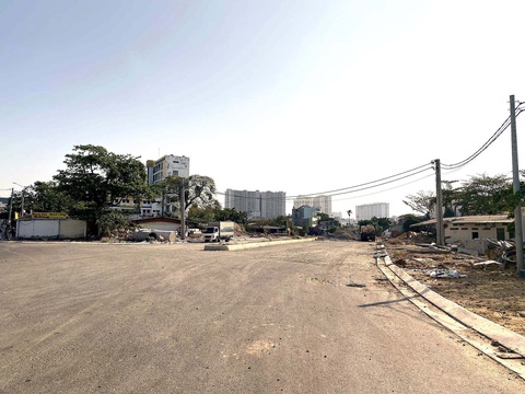 Thắng kiện quy hoạch treo - Ảnh 1. Dự án đường Thống Nhất (nối dài) đang được thi công sau khi chính quyền đã thực hiện xong việc đền bù - Ảnh: ĐÔNG HÀ