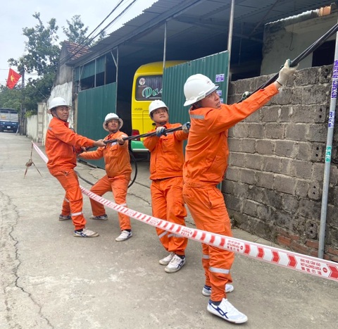 Ứng phó với nguy cơ thiếu điện cục bộ miền Bắc vào mùa nóng - Ảnh 1. Ứng phó với nguy cơ thiếu điện cục bộ miền Bắc vào mùa nóng - Ảnh 1.