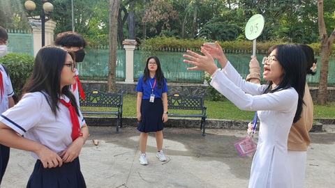 Học sinh lớp 9 TP.HCM đi tour ở trường THPT - Ảnh 3. Học sinh lớp 9 TP.HCM đi tour ở trường THPT - Ảnh 3.