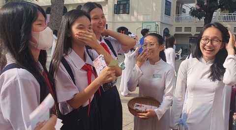 Học sinh lớp 9 TP.HCM đi tour ở trường THPT - Ảnh 1. Học sinh lớp 9 TP.HCM đi tour ở trường THPT - Ảnh 1.