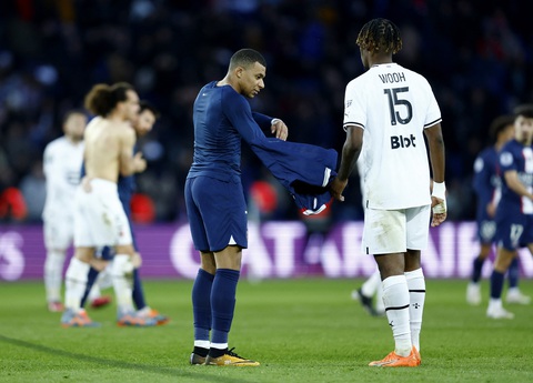 Messi, Mbappe bỏ lỡ cơ hội khiến PSG nhận trái đắng - Ảnh 1. Messi, Mbappe bỏ lỡ cơ hội khiến PSG nhận trái đắng - Ảnh 1.