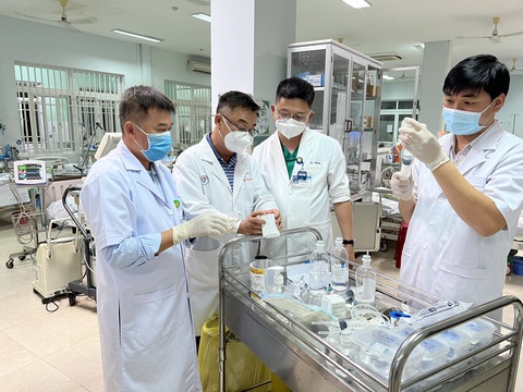 Sức khỏe của bệnh nhân ngộ độc botulinum nặng nhất ở Quảng Nam hiện ra sao? - Ảnh 1. Sức khỏe của bệnh nhân ngộ độc botulinum nặng nhất ở Quảng Nam hiện ra sao? - Ảnh 1.