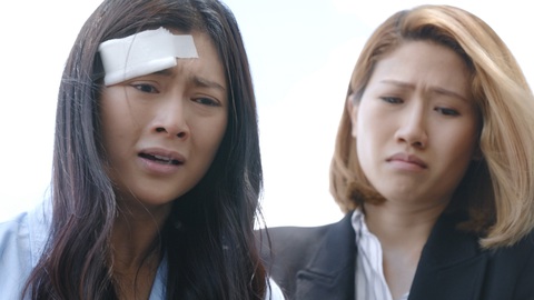 An (trái - diễn viên Thanh Trúc)Nữ chính trong phim Vạn dặm nhân sinh ngay từ tập 1 đã nhận nhiều đau khổ - Ảnh: ĐPCC An (trái - diễn viên Thanh Trúc)Nữ chính trong phim Vạn dặm nhân sinh ngay từ tập 1 đã nhận nhiều đau khổ - Ảnh: ĐPCC