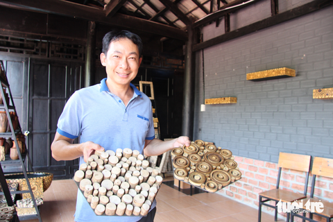 ‘Hô biến’ lá sen thành tranh vẽ hút hồn khách du lịch - Ảnh 5. ‘Hô biến’ lá sen thành tranh vẽ hút hồn khách du lịch - Ảnh 5.
