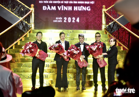 Đàm Vĩnh Hưng làm phim tiểu sử, có dám kể xấu bản thân? - Ảnh 3. "Ghế nóng" (từ trái) đạo diễn Nam Cito, giám đốc sáng tạo Hà Đỗ, ca sĩ Đàm Vĩnh Hưng, đạo diễn Bảo Nhân- Ảnh: T.T.D.