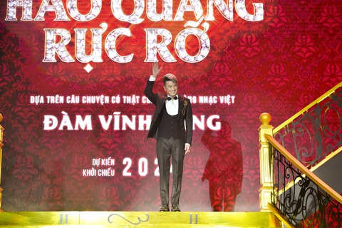 Quang Linh bối rối khi Trấn Thành nức nở vì câu trả lời của Mr Đàm - Ảnh 1. Quang Linh bối rối khi Trấn Thành nức nở vì câu trả lời của Mr Đàm - Ảnh 1.