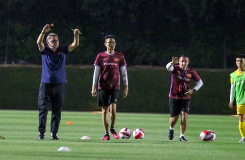 U23 Việt Nam kết thúc buổi tập lúc nửa đêm ở Qatar - Ảnh 3. U23 Việt Nam kết thúc buổi tập lúc nửa đêm ở Qatar - Ảnh 3.